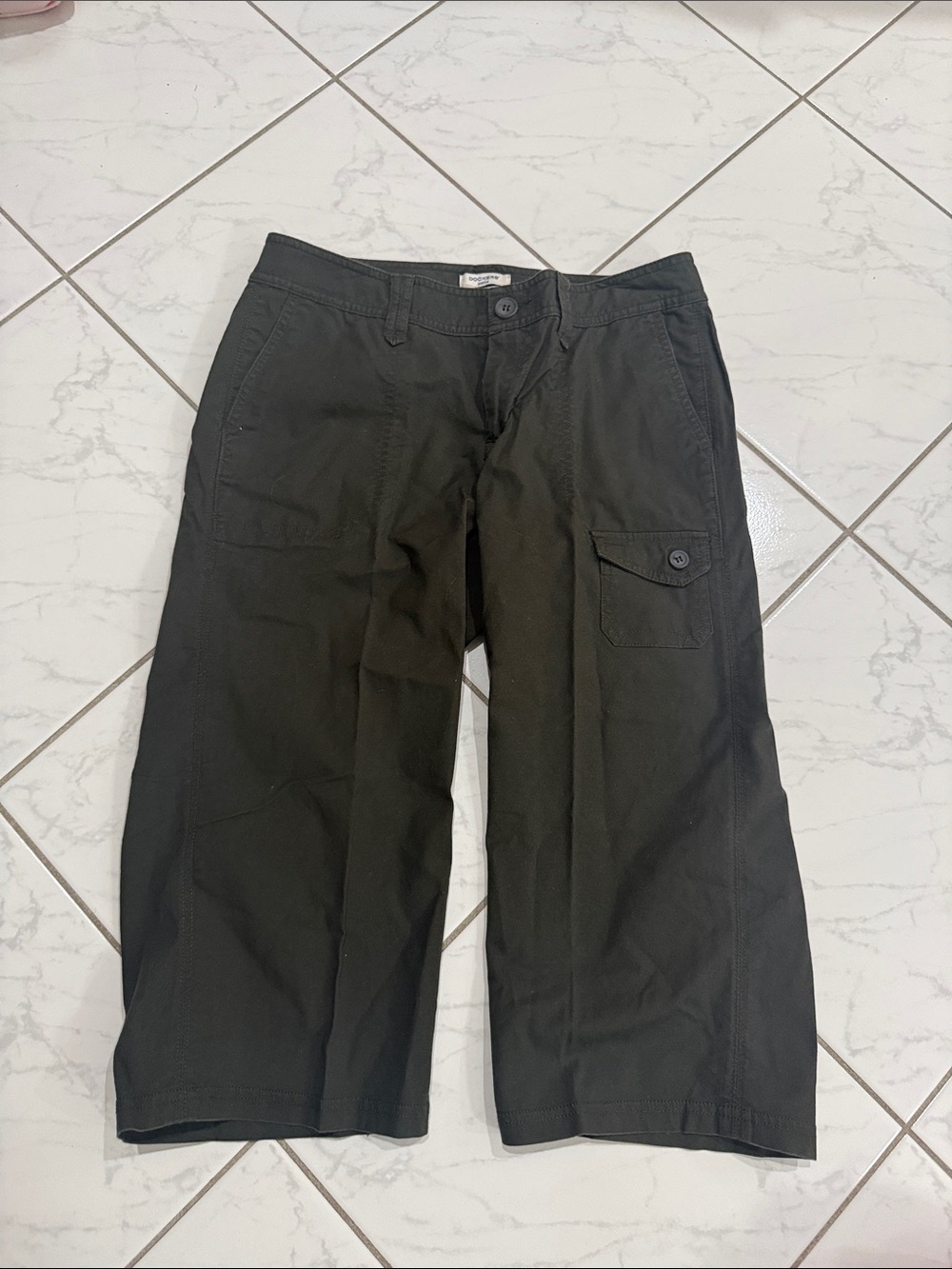 Dockers Women's Black Crop Cargo Capris